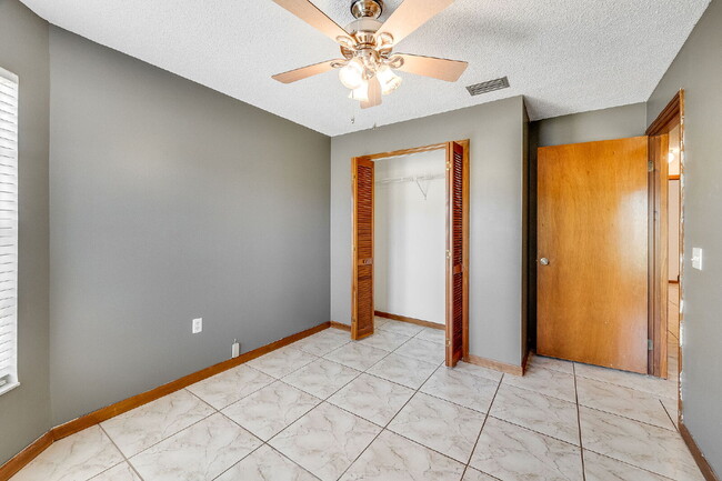 Building Photo - Beautifully updated Pool Home