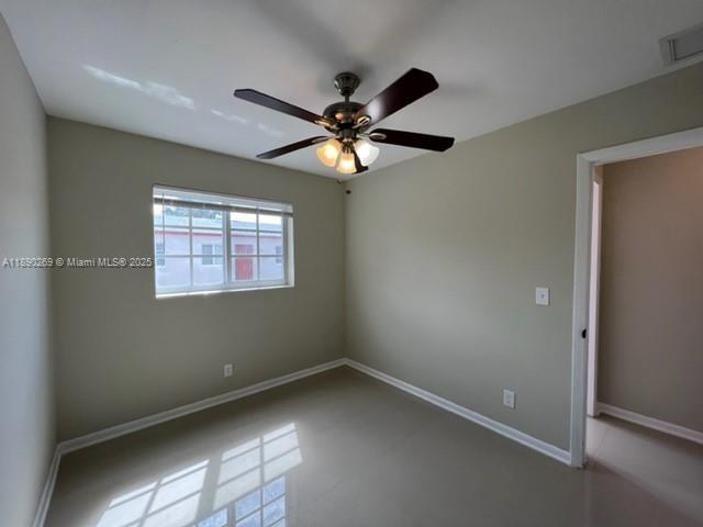 Building Photo - 946 Laurel Dr