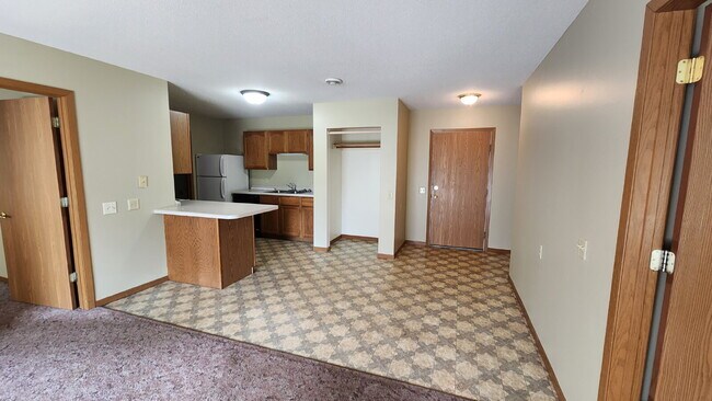 Building Photo - 2 Bedroom, 1.5 Bathroom Apartment In Secur...