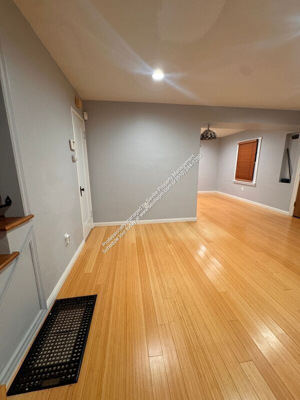 Building Photo - 7850 Crest Ave