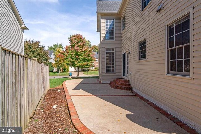 Building Photo - 2038 Madrillon Rd