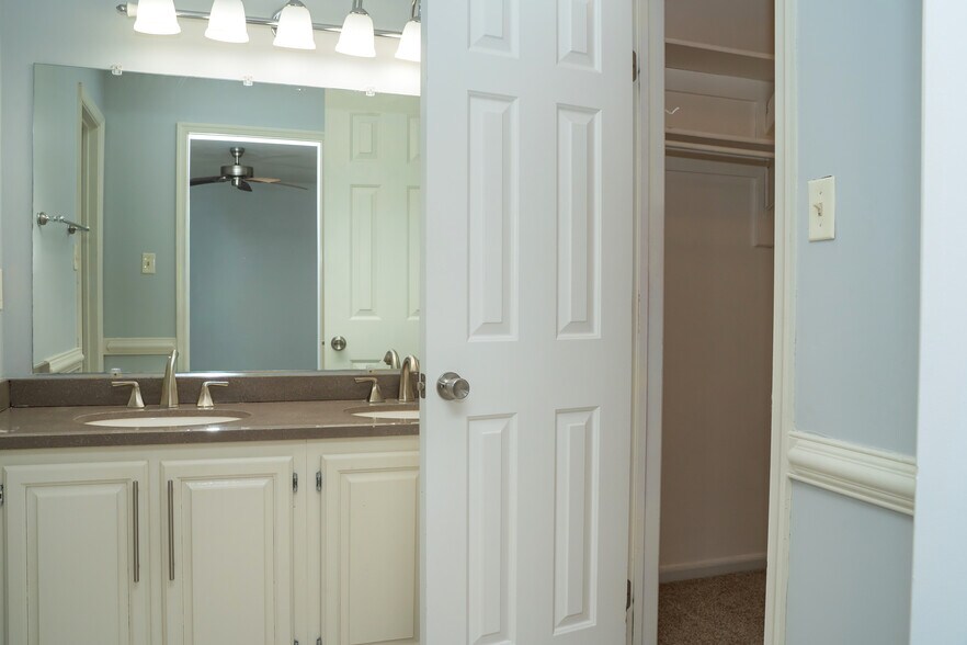 Building Photo - 1026 Tottenham Ln