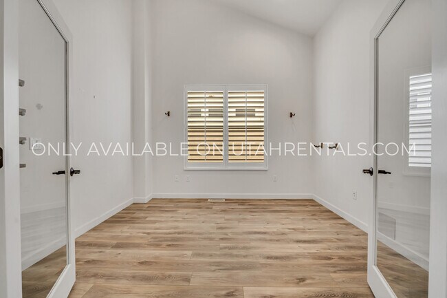Building Photo - 2979 Desert Forest Ln