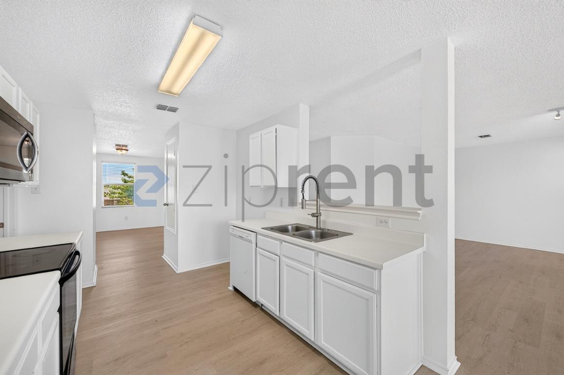 Building Photo - Unit