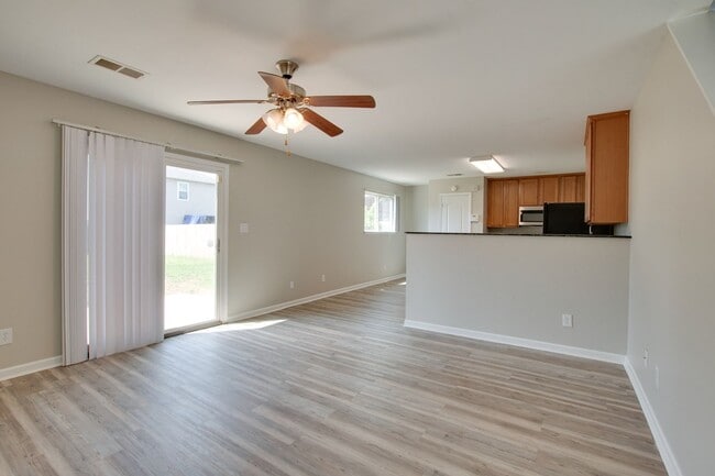 Building Photo - 128 Farmington Dr