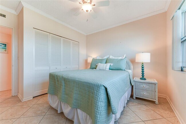 Building Photo - 880 Mandalay Ave