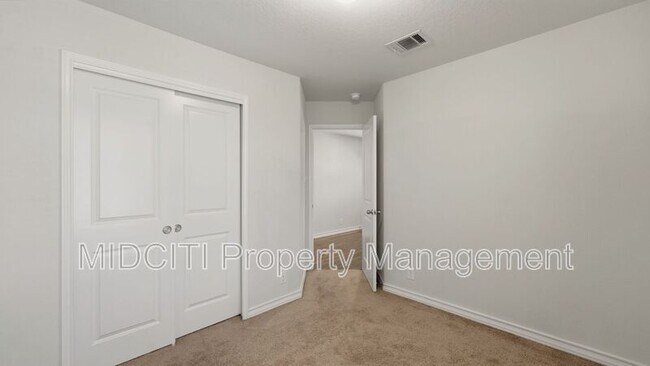 Building Photo - 221 Tule Canyons