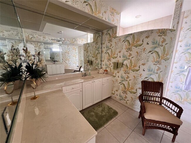 Building Photo - 5480 Sea Edge Dr