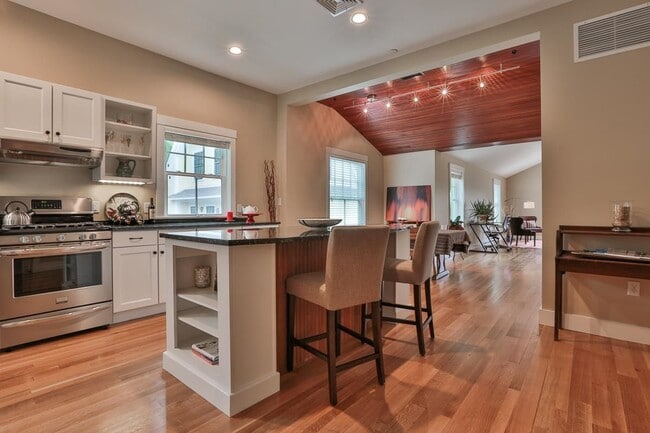 Building Photo - 26 N Main St