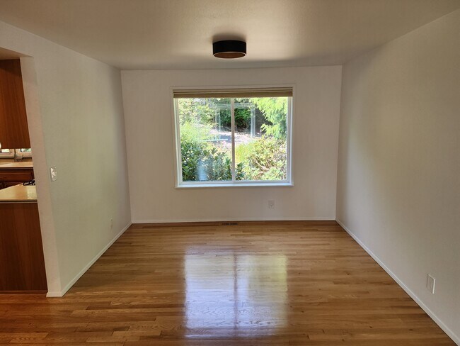 Building Photo - 4227 212th Ave NE