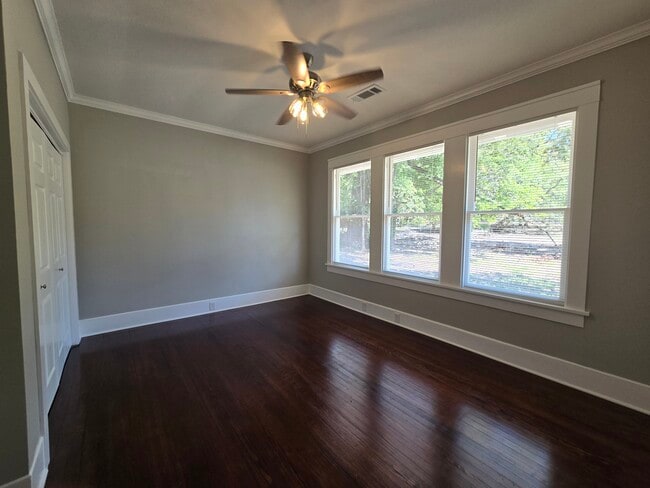 Building Photo - 328 Robinson Pl