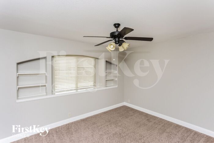 Building Photo - 921 Lucetta St