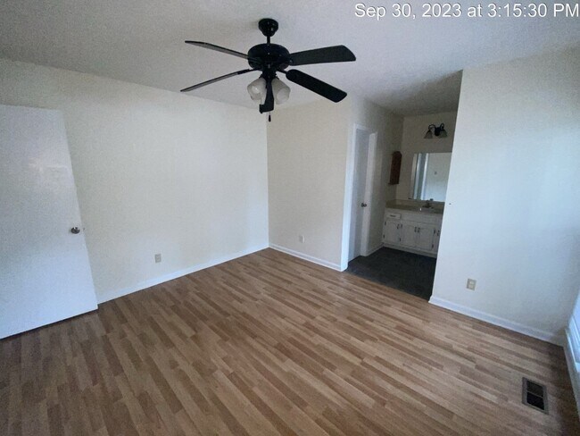 Building Photo - 912 Drew Ct