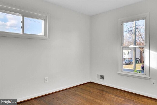 Building Photo - 4224 Kinmount Rd