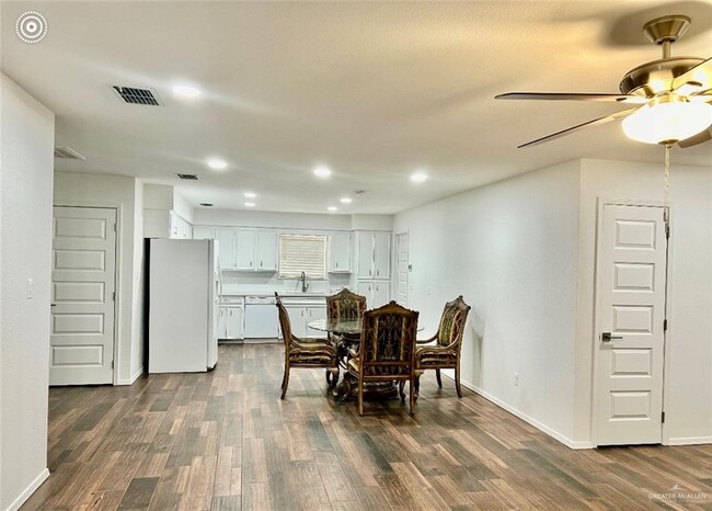 Building Photo - 1604 W Gastel Cir
