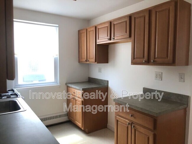 Building Photo - 941 Afton St