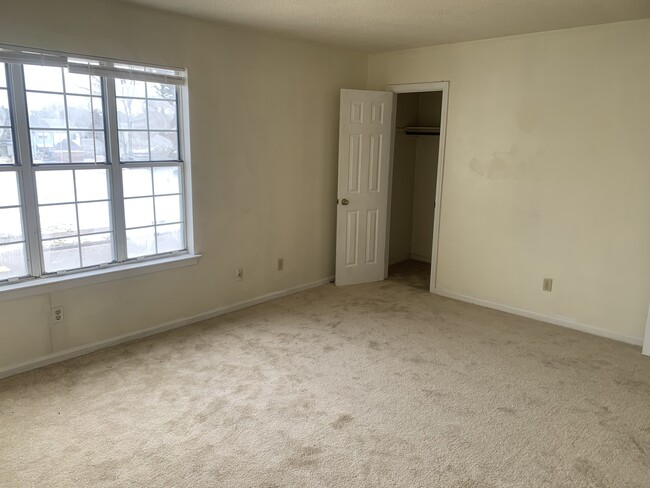 Master Bedroom - 5357 Grand Lake Cres