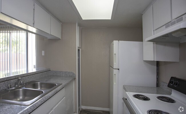 2Bd/1.5 Bath Town Home - XNewport Landing