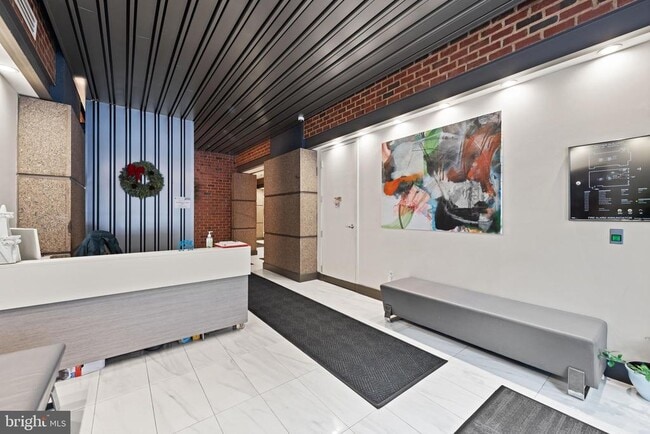 Building Photo - 916 G St NW