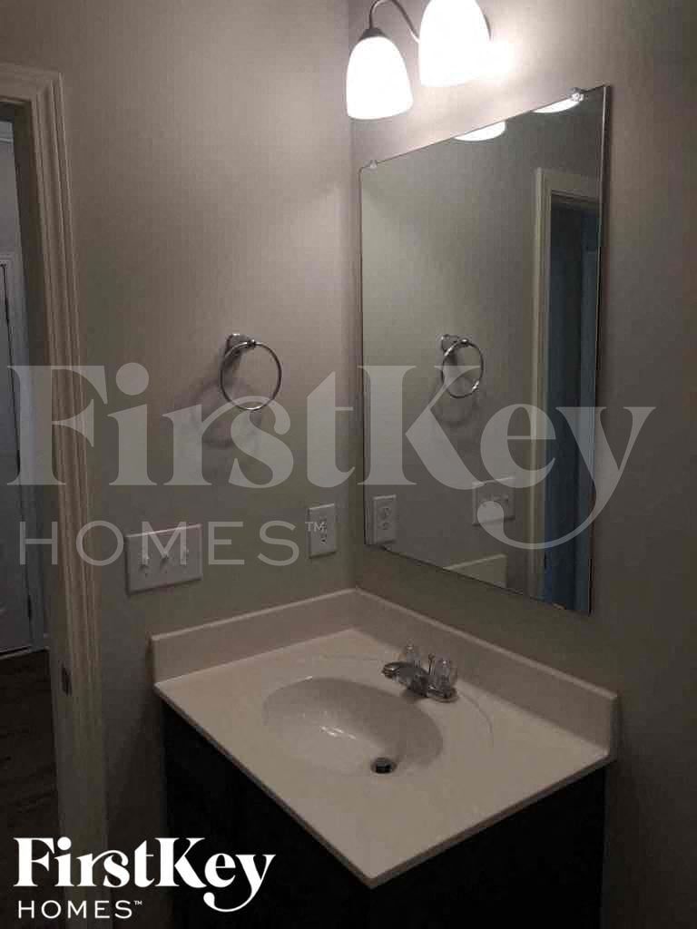 Building Photo - 5037 Bella Ct