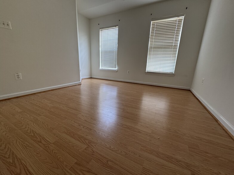 4th bedroom - 336 Baish Dr SE