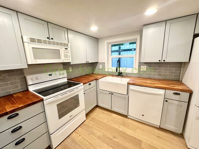 Building Photo - 10342-6935