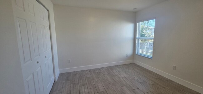 Building Photo - Duplex for rent