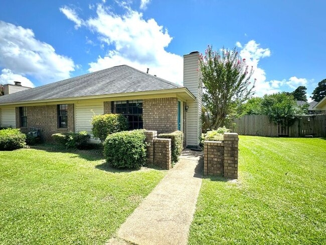 Primary Photo - 315 Brookwood Dr