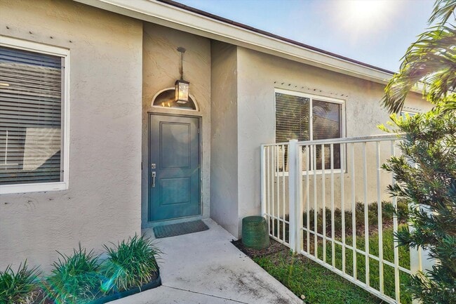 Building Photo - 2622 Country Golf Dr