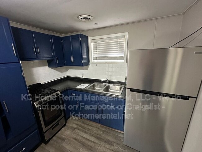 Building Photo - 4400 NE 46th Terrace