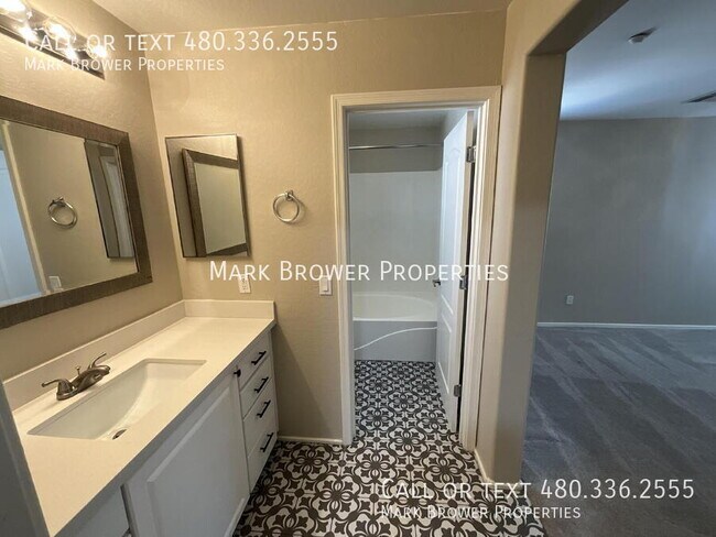 Building Photo - 2751 E Bart St