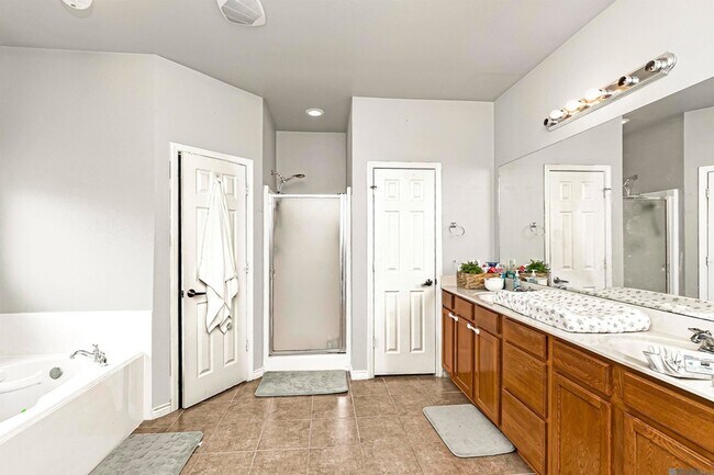 Building Photo - 23592 Country Manor Ave