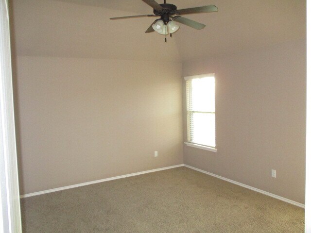 Building Photo - 2316 Golden Ln