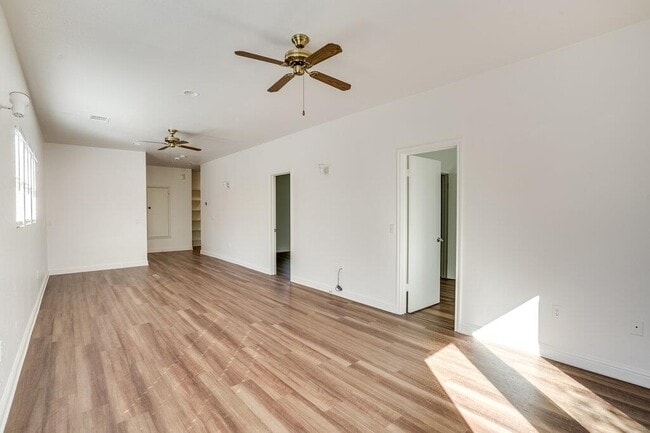 Building Photo - 809 Theresa Ave