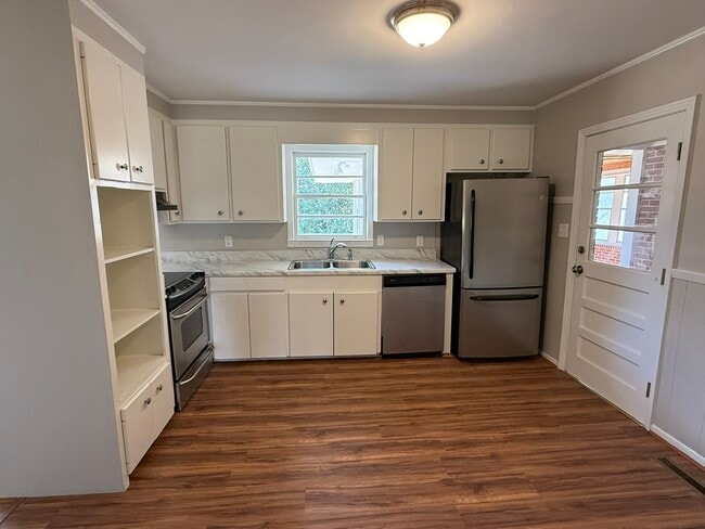 Building Photo - 61 Loganberry Cir