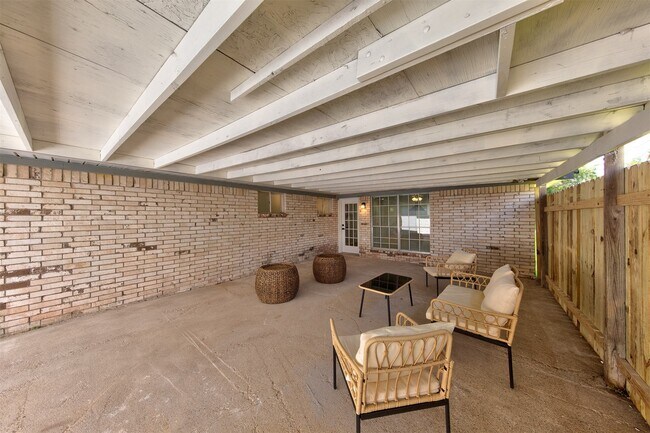 Building Photo - 8511 Honeysuckle