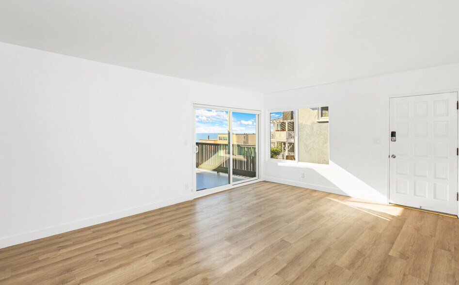 Living Room - 3216 Manhattan Ave