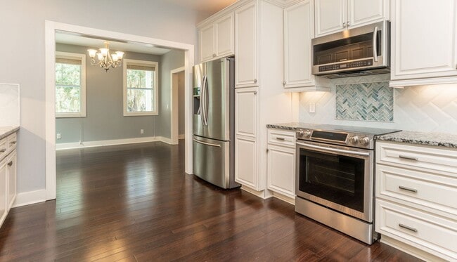 Building Photo - Home on Ladies Island