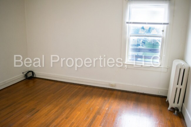 Building Photo - 1389 W Sylvania Ave