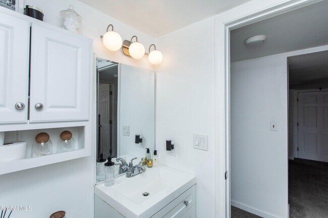 Building Photo - 590 N Broadway