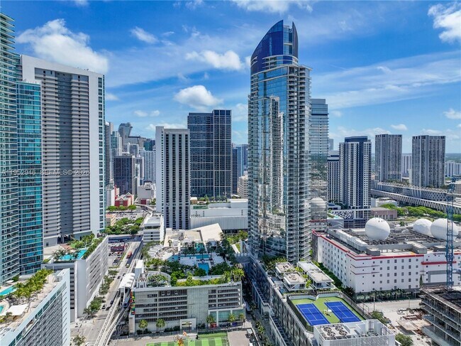 Building Photo - 851 NE 1st Ave