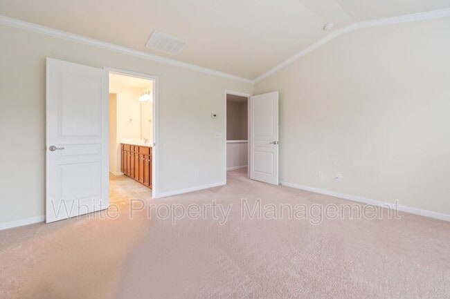 Building Photo - 15648 Canmore St