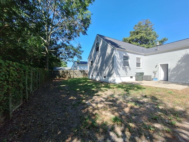 Building Photo - 3303 Candlewood Dr