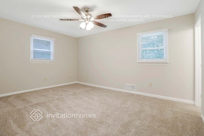 Building Photo - 246 Sandra Dr NW