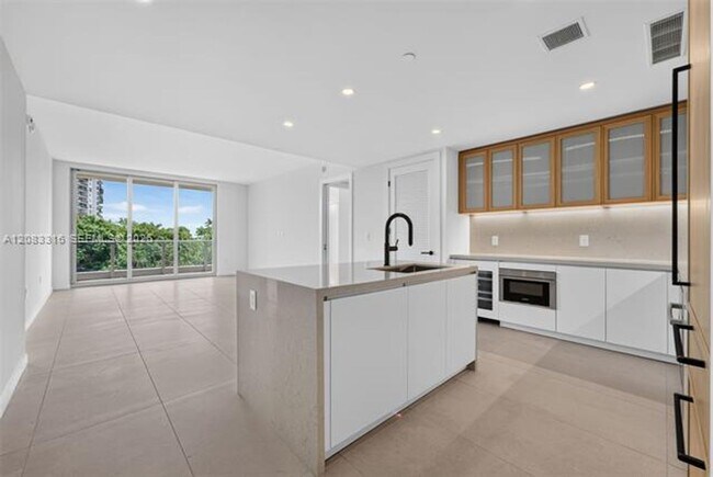 Building Photo - 2200 Brickell Ave