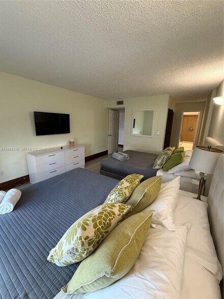 Building Photo - 200 178th St