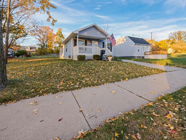 Building Photo - COMING SOON! Charming 3-Bedroom Home in the Heart of Pontiac