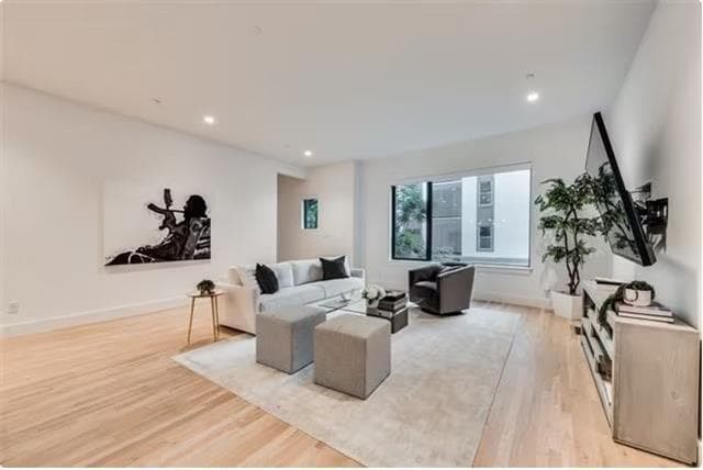 Building Photo - 2633 Reagan St