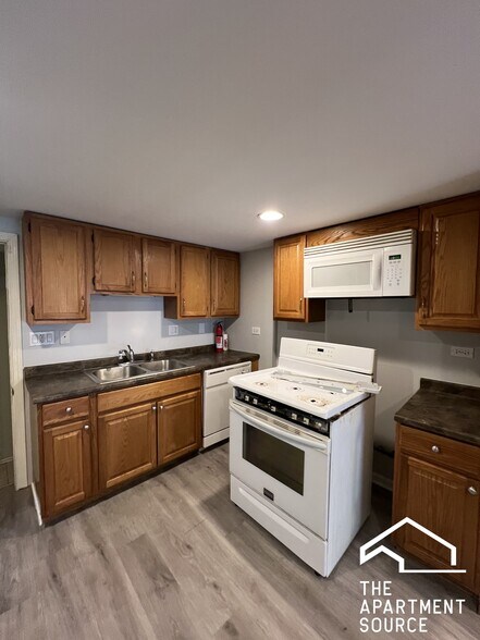 Building Photo - 4319 N Lawndale Ave