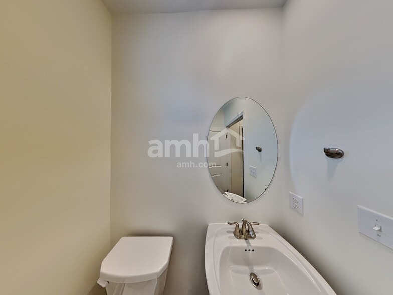 Building Photo - 2128 Williamshire Ln